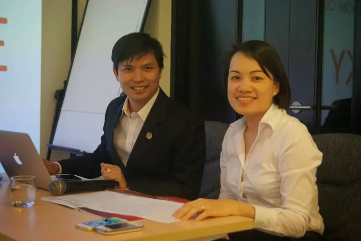 Làm việc cùng đối tác